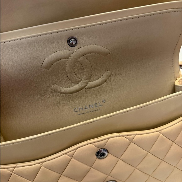 Chanel Classic Medium Flap (beige) - Picture 13 of 16